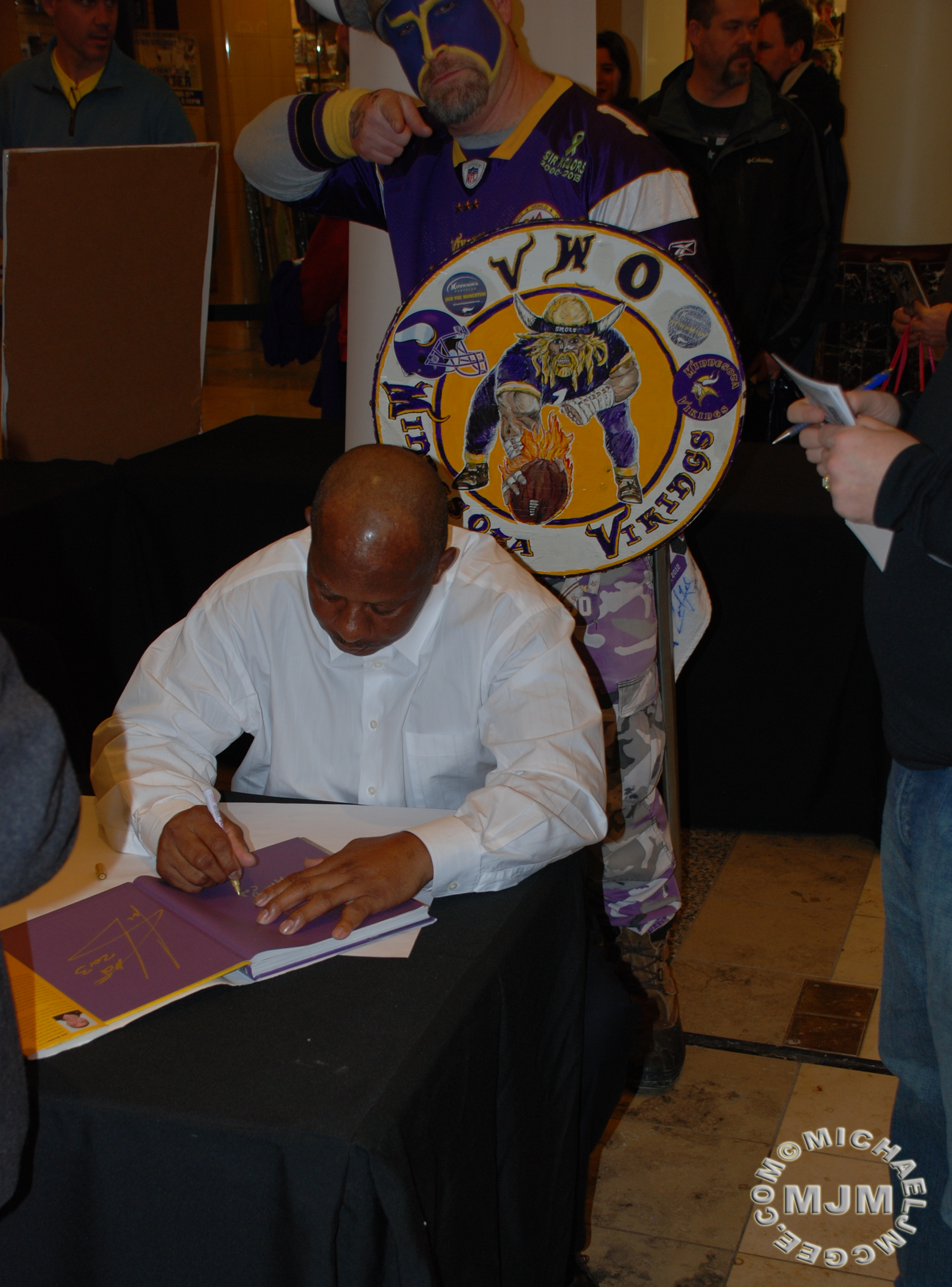 Anthony Carter signing @ AME Sports